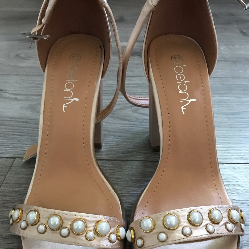 betan heels